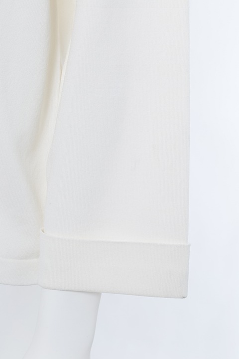 SOARAモデルのニット。