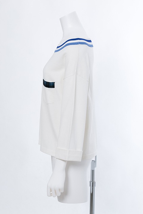 SOARAモデルのニット。