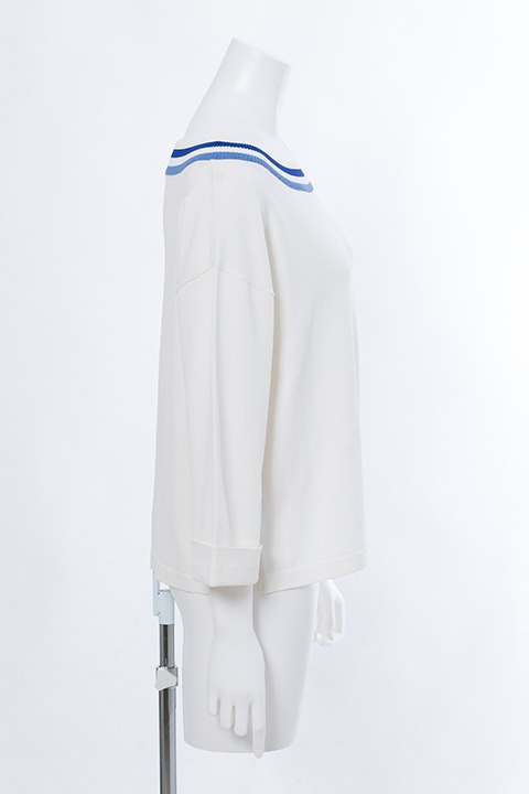 SOARAモデルのニット。