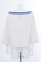 SOARAモデルのニット。