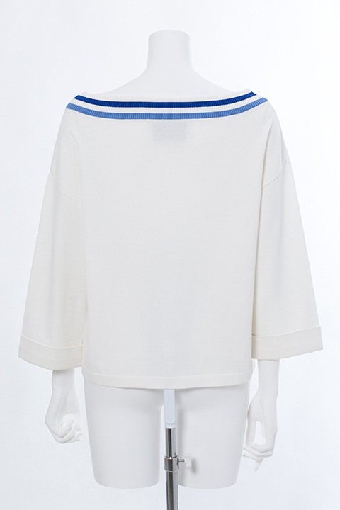 SOARAモデルのニット。