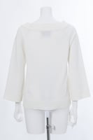 QUELLモデルのニット。