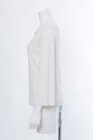 QUELLモデルのニット。