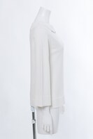 QUELLモデルのニット。