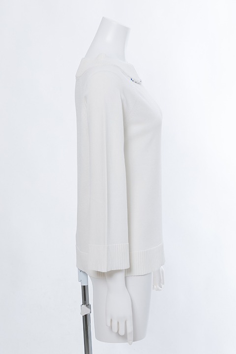 QUELLモデルのニット。