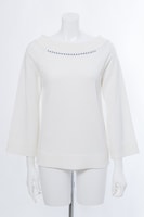 QUELLモデルのニット。