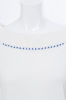 QUELLモデルのニット。