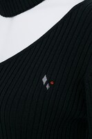 SolidSモデルのニット。