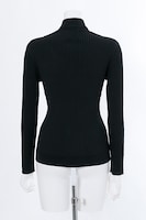 SolidSモデルのニット。