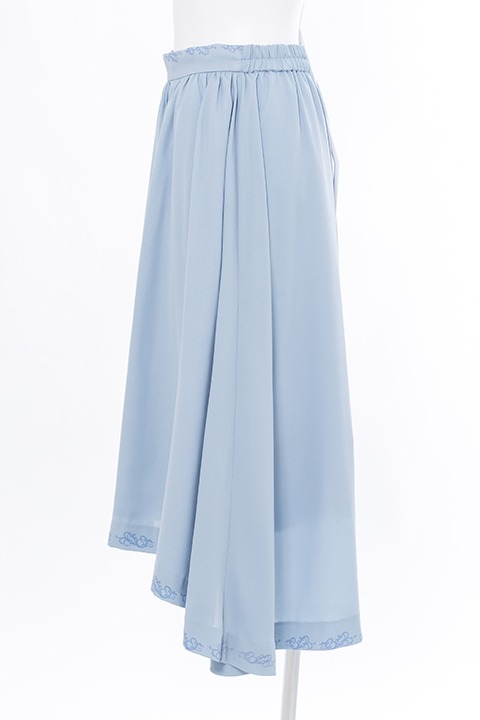 QUELLモデルのスカート。