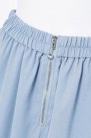 QUELLモデルのスカート。