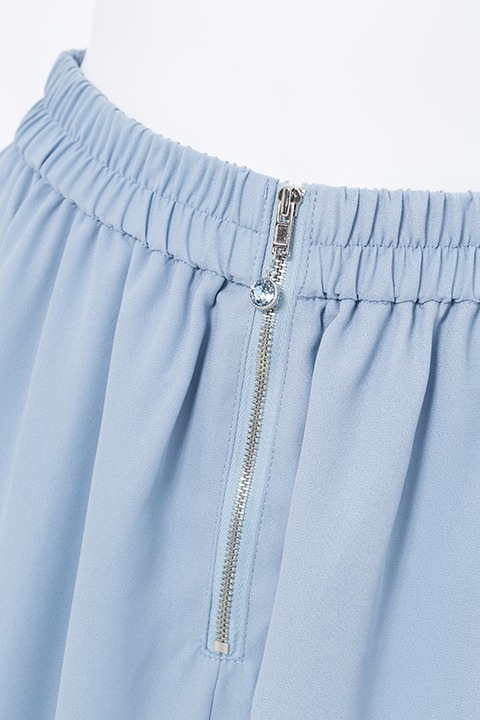 QUELLモデルのスカート。