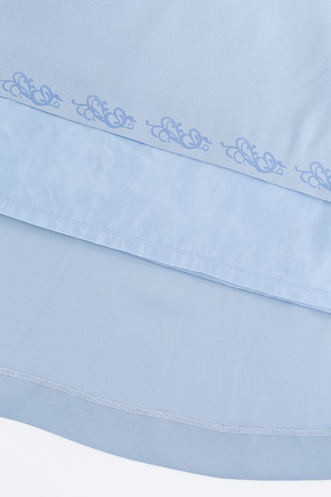 QUELLモデルのスカート。