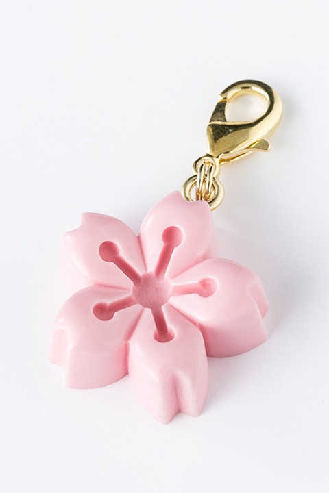 桜のチョコレートのチャーム。