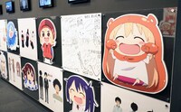 「干物妹！うまるちゃん展 ～うまるとゆかいな仲間たち～」よりアニメにまつわる展示コーナー。(c)2017 サンカクヘッド／集英社・「干物妹！うまるちゃんR」製作委員会