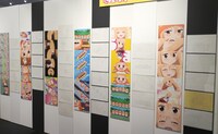 「干物妹！うまるちゃん展 ～うまるとゆかいな仲間たち～」よりアニメにまつわる展示コーナー。(c)2017 サンカクヘッド／集英社・「干物妹！うまるちゃんR」製作委員会