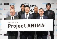 前列左から片寄好之氏、安江亮太氏、難波秀行氏。後列左から平松岳史氏、河森正治監督、松倉友二氏、上町祐介プロデューサー。