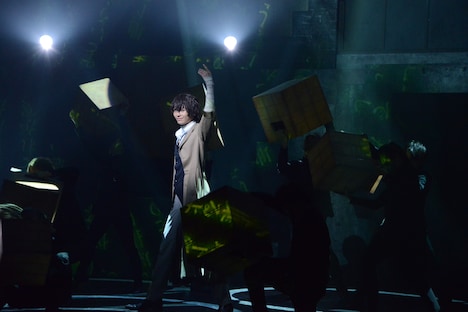 多和田秀弥演じる太宰治。能力名は「人間失格」。