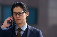 出合正幸扮する桜威。