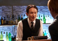 木下ほうか扮するマスター。