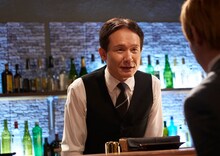 木下ほうか扮するマスター。