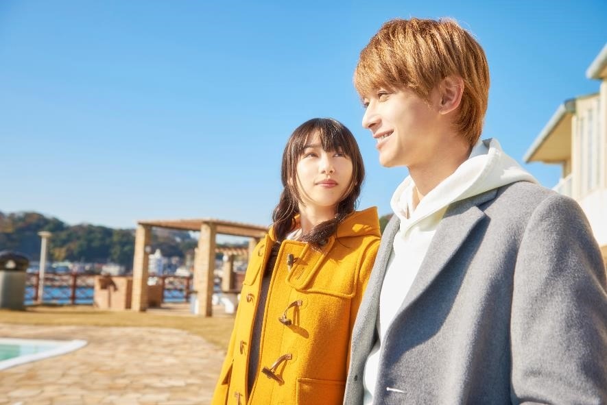 小石川光希役の桜井日奈子と松浦遊役の吉沢亮のオフショット。