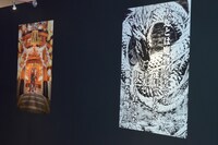 「煉獄に笑う ～舞台×原作～展」の様子。