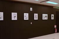 「煉獄に笑う ～舞台×原作～展」の様子。