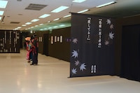 「煉獄に笑う ～舞台×原作～展」の様子。