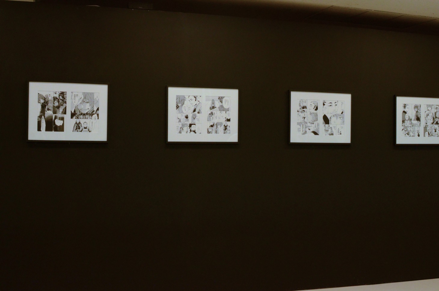 「煉獄に笑う ～舞台×原作～展」の様子。