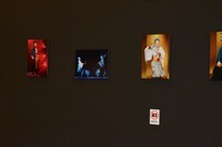 「煉獄に笑う ～舞台×原作～展」の様子。