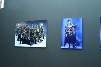 「煉獄に笑う ～舞台×原作～展」の様子。