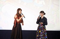 左からポプ子役の小松未可子、ピピ美役の上坂すみれ。