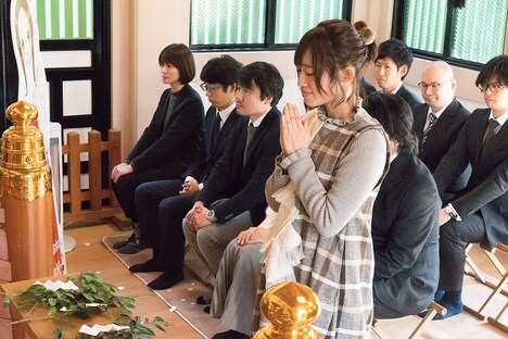 ヒット祈願の様子。