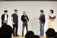 左から「つづきみ」コメンテーターの角清人、リチャード・アイゼンバイス、数土直志、司会の吉田尚記、結