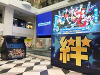 奥から「絆メッセージ」生成ブース、フォトブース。