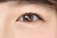 「自撮り用スマホライト」の使用イメージ。