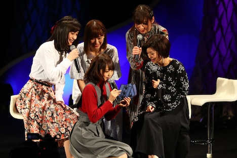 「リアル投票ジャンケン」に挑戦する生徒会チームの面々。