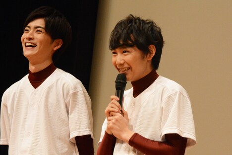 左から山本涼介、須賀健太。