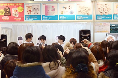 イベント「マジ校ミーティング公開収録 in C93」の様子。