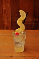 CAFE ZENONで飲める「シンの殉星レモンタワー」。