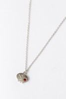 ヨーコモデルのネックレス