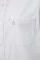 カミナモデルのシャツ