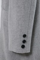 カミナモデルのコート