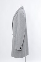 カミナモデルのコート