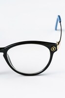 カミナモデルのメガネ