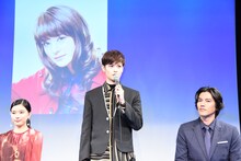 左から芳根京子、瀬戸康史、要潤。