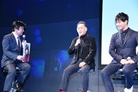 左から笹井信輔アナウンサー、北大路欣也、工藤阿須加。