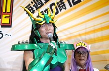 龍星座の紫龍に扮装した寺脇康文。