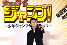 前田太尊に扮装した柳俊太郎。